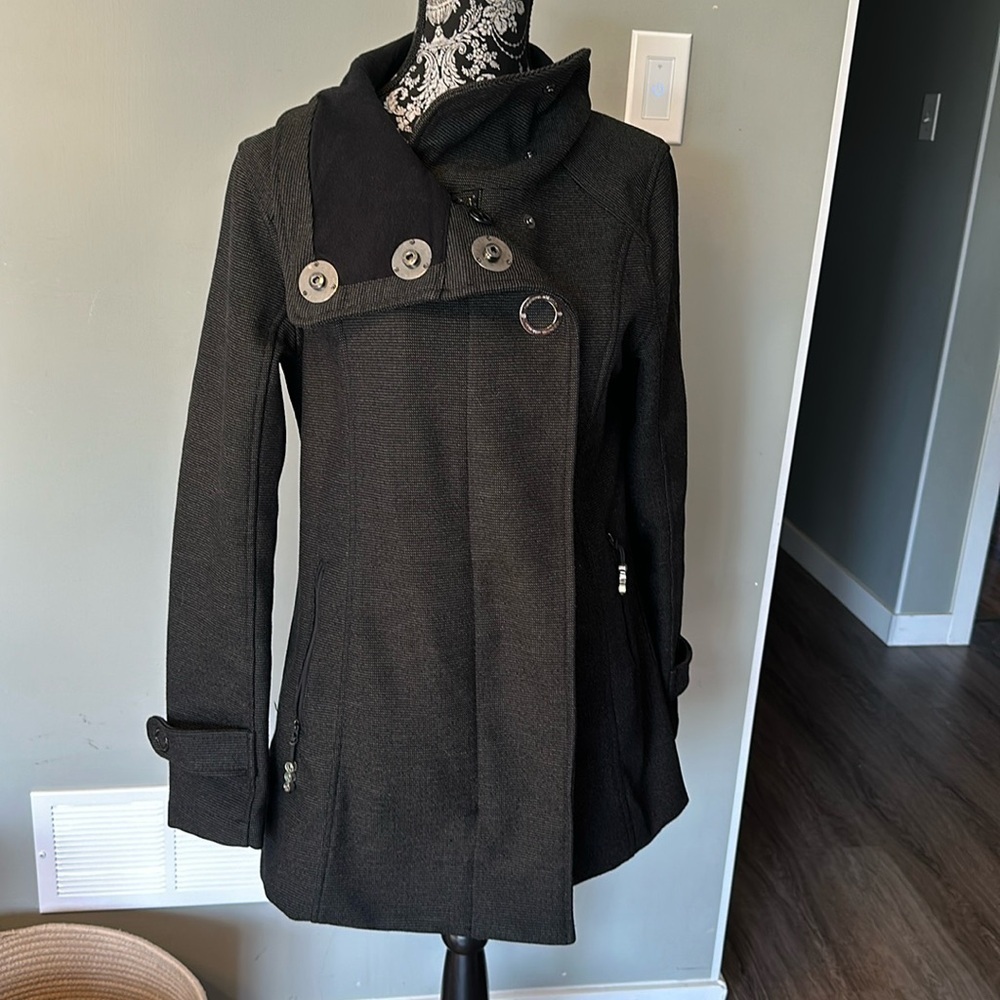 Lululemon Audrey Soft Shell Waterproof Jacket Size 6